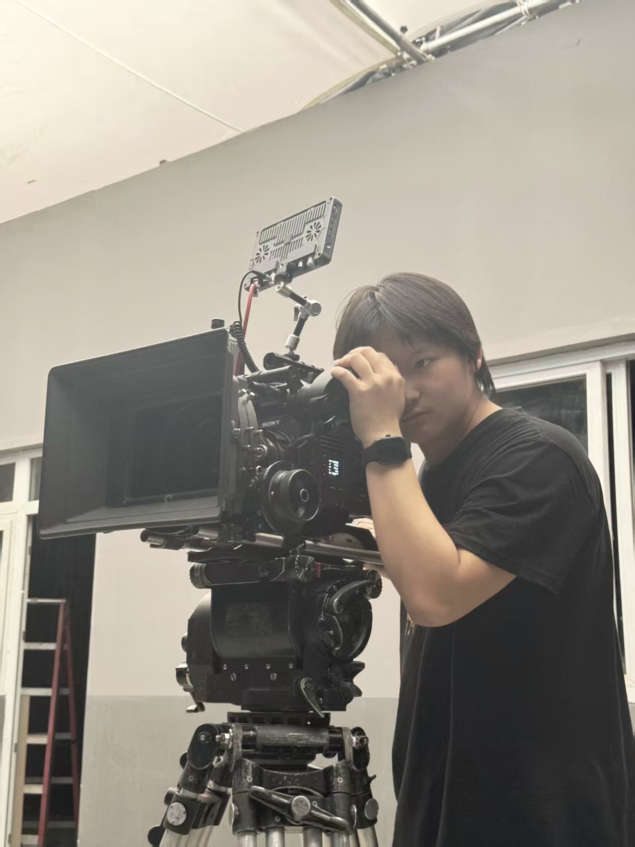 操作摄影机工作照