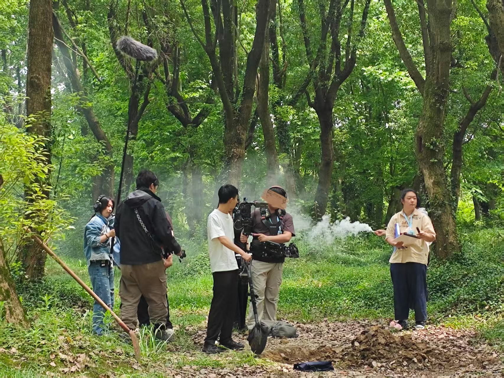 树林烟效拍摄现场